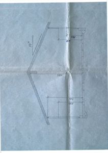 En håndtegnet teknisk detaljtegning som viser et tverrsnitt av en takkonstruksjon med angitte mål og vinkler.