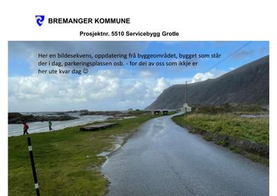 Fotografi av en vei og kystlandskap med et lite bygg i bakgrunnen, tatt fra byggeområdet i Bremanger kommune.