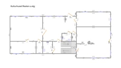 Etasjeplan (u.etg.) for Kulturhuset Realen som viser romfordeling, vegger, dører og trapp.