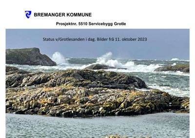 Fotografi av kystlandskap (Grotlesanden) med steiner og bølger, tatt 11. oktober 2023.