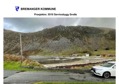 Fotografi av et landskap med fjell, strand og en vei med en bil i forgrunnen. Bildet viser området der prosjektet 'Servicebygg Grotle' antakeligvis ligger.