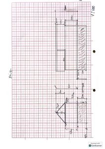 Snittegning (skisse) som viser tverrsnitt gjennom en bygning, inkludert takform, vindusposisjon og konstruksjonsdetaljer.