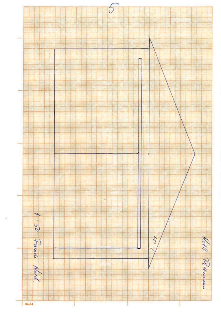 Håndtegnet fasadetekning av en bygning sett fra fronten, tegnet på miller-papir.