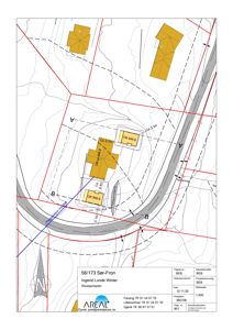 Situasjonsplan som viser tomtens grenser, eksisterende og planlagte bygninger (gule felter), veier, høydeforhold (konturlinjer) og prosjektinformasjon.