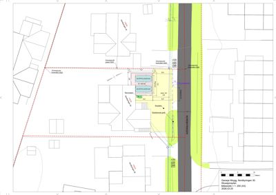 Situasjonsplan som viser tomtens grenser, nabobebyggelse, eksisterende gater og planlagt plassering av en garasje.