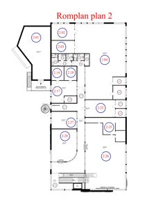 Etasjeplan (Romplan plan 2) som viser romfordeling, dører og vinduer.
