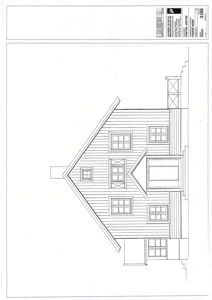 Fasadetegning av en trehus med vinduer, dør og takform.