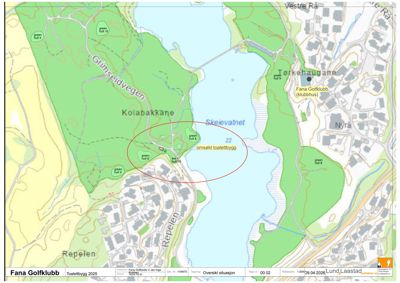 Situasjonsplan som viser Fana Golfklubb, Skeievatnet og omgivelser med plassering av toalettbygget.