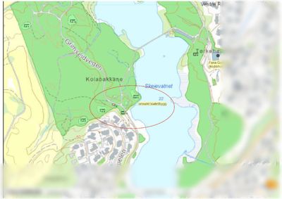 Situasjonsplan som viser Fana Golfklubb, Skeievatnet og omgivelser med plassering av toalettbygget.