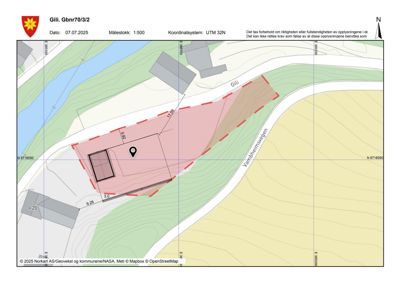Situasjonsplan som viser eiendommen Gili, Gbnr70/3/2 med overlappende arealer (rosa og brun), eksisterende bygninger (grå), veier (Gili, Vambheimvegen) og topografi.