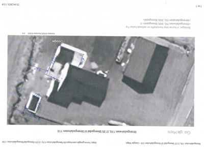 Satellittbilde (Google Maps) av eiendom med overlagte målestokksnotater.