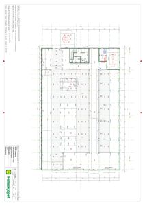 Etasjeplan (Floor Plan) som viser romfordeling, dører, vinduer og innredning for et bygg.