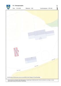 Situasjonsplan som viser bygningenes plassering på tomten i forhold til omgivelsene.