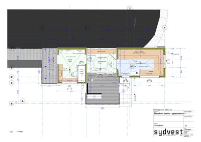 Hovedplan (etasjeplan) for en bygning, som viser romfordeling, dimensjoner og snittreferanser.