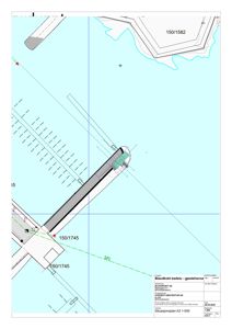 Situasjonsplan som viser bygningens plassering i forhold til kystlinjen, vann og naboeiendommer (150/1582, 150/1745).