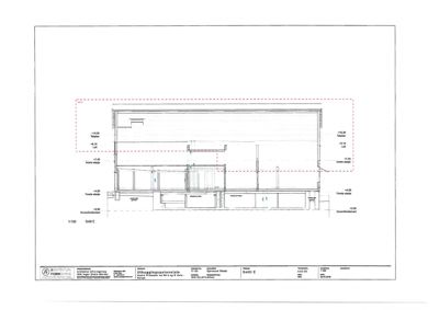 Snittegning (Snitt E) som viser bygningens tverrsnitt, høyder, etasjer og grunnfundament.