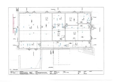 Etasjeplan (1. etasje) som viser romfordeling, dører, vinduer og mål for en bygning.