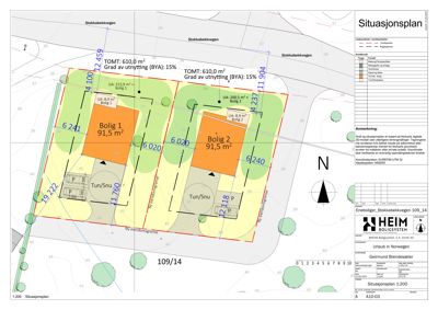 Situasjonsplan som viser tomtens grenser, bygningens plassering, areal (UA/TOMT) og orientering.