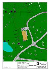 Situasjonsplan som viser bygningens plassering på tomten i forhold til vei, naboeiendom, terrengform (konturer) og vegetasjon.
