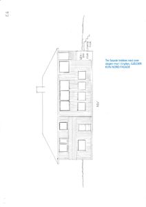 En tegning som viser fasaden på en bygning sett fra nord (NV). Tegningen illustrerer vinduene, taklinjen og fasadens utforming.