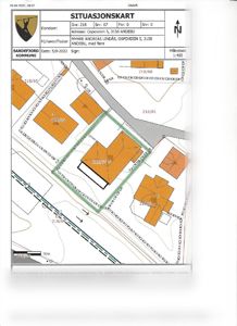 Situasjonskart som viser eiendomsnummer, adresse, naboeiendommer og bygningers plassering på tomt.