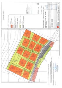 Situasjonsplan (reguleringsplan) som viser tomtens grenser, bebyggelse, veier og terrengforhold.