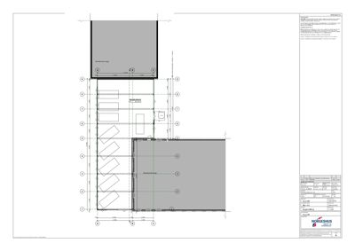 Etasjeplan (snitt) som viser romfordeling, møblering og dimensjoner for et interiør.