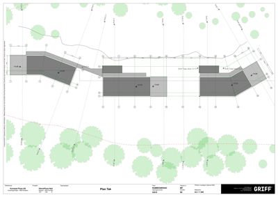 Etasjeplan for taket (Plan Tak) som viser bygningens form, høyder og plassering i forhold til omgivelsene.