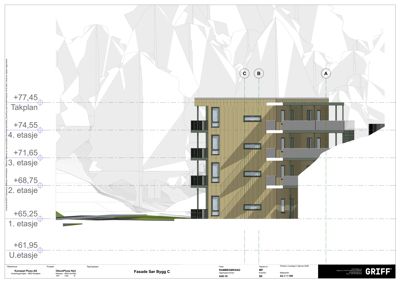 Fasadetegning som viser bygningens utseende fra en side, med oppriss av vinduer, balkonger og fasadematerialer. Tegningen inkluderer også høydeangivelser (NPN) og et snitt gjennom terrenget bak bygningen.