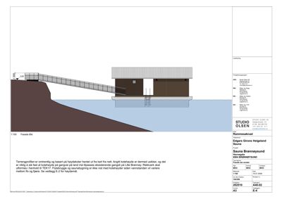 Fasadetegning (opprikk) av en sauna med tilhørende gangvei og terrengprofil.