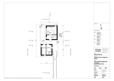 Etasjeplan (Plan 1. Etasje) som viser romfordeling, dimensjoner og fasaderetninger for en bygning.