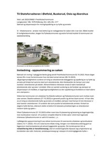 Fotografi av en hytte med omgivelser, inkludert tekst som identifiserer det som en illustrasjon av et første prosjekt.