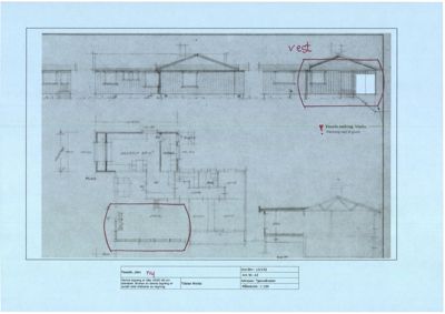 Fasadetegning med etasjeplan og snitt for en bygning, med merking av vindusendring.