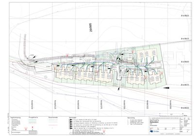 Etasjeplan eller situasjonsplan som viser romfordeling, eksisterende og prosjekterte elementer, samt høydemål (N-høyder) og orientering.