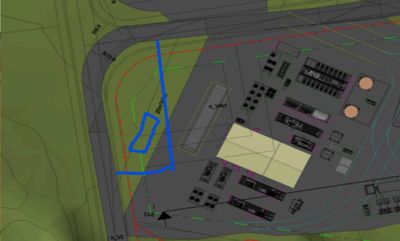 Situasjonsplan som viser tomt, bygninger, veier og teknisk utstyr med overlagte markeringer.