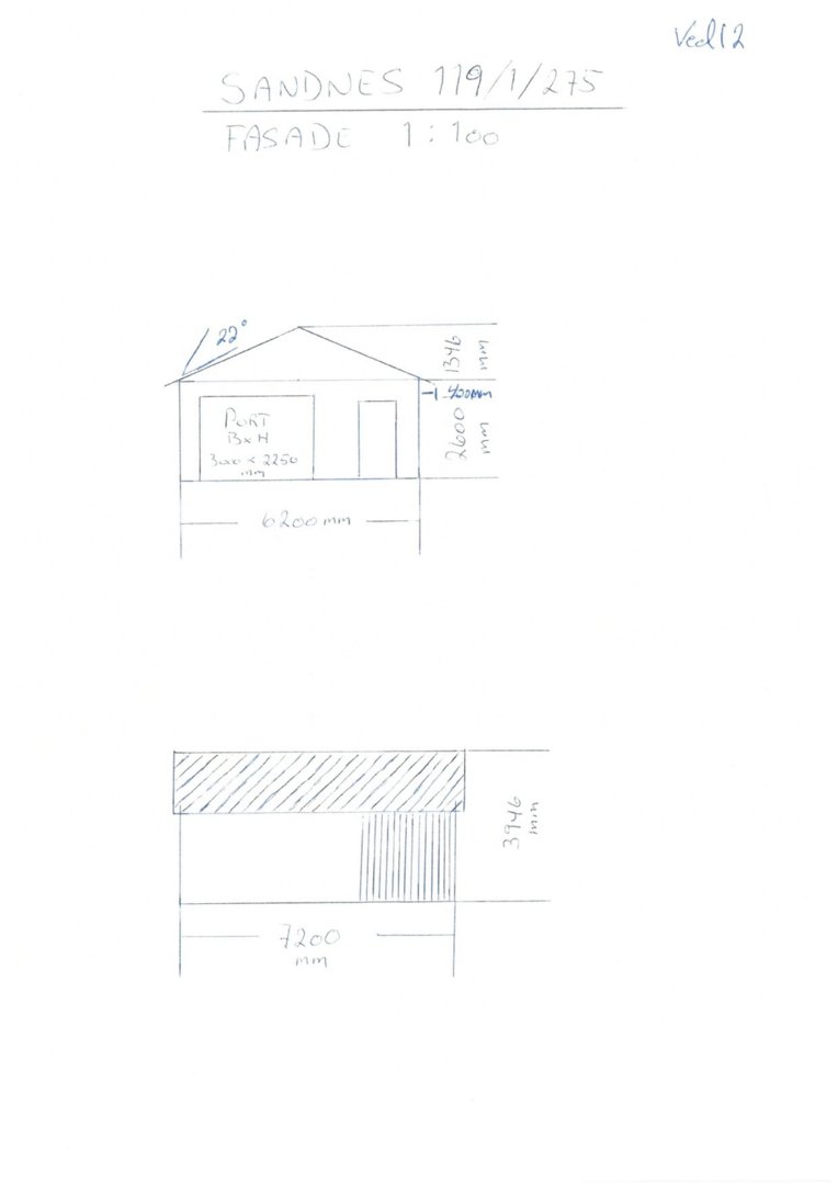 Håndtegnet fasadeopprikk for en bygning med mål og detaljer for tak, vindu og dør.