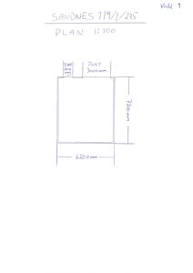 En håndtegnet etasjeplan (eller grunnplan) for en bygning med mål på 6200x7800 mm, inkludert plassering av dør og port.