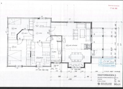 Etasjeplan (PLAN 2. ETASJE) som viser romfordeling, veggposisjon og mål for en bygning.