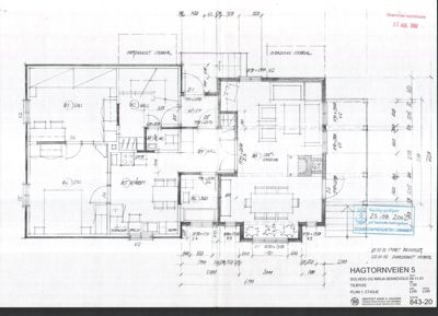 Etasjeplan (1. etasje) for en bolig på Hagtornveien 5, som viser romfordeling, dører, vinduer og mål.