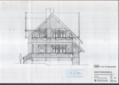 Fasadetegning av en toetasjes bygning sett fra nord-øst.