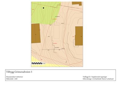 Situasjonskart som viser tomtens form, høydemålerlinjer, nabolag, og plassering av støttemurer.