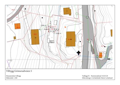 Situasjonskart som viser tomtens topografi, eksisterende bygninger, planlagt tilbygg og nabolag.