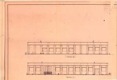 Tegning som viser fasadeopprikk (oppsett) av en bygning sett fra utsiden.