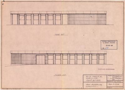 Tegning som viser fasadeopprikk for bygningen. Det er to utsnitt, øst- og vestfasade, med detaljer om vinduer og veggmateriale.