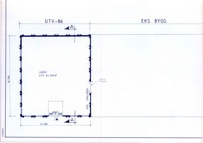 Etasjeplan (eller plantegning) som viser romfordeling, dimensjoner og utvendige forhold for et lagerbygg.
