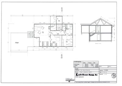 Etasjeplan (1. etasje) med romfordeling, dimensjoner og en tilhørende snittegning (S-01).