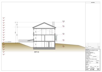 Snittegning (Snitt AA) som viser bygningens tverrsnitt, høyder, konstruksjon og grunnforhold.