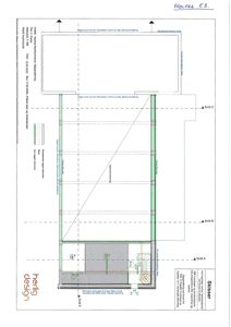 Snittegning som viser bygningens tverrsnitt, høyder, takkonstruksjon og innvendig oppdeling.