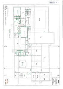 Etasjeplan (1. etasje) som viser romfordeling, dører, vinduer og tekniske installasjoner for en bygning.