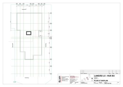 Etasjeplan (takplan) som viser romfordeling, fasader og mål for en bygning.